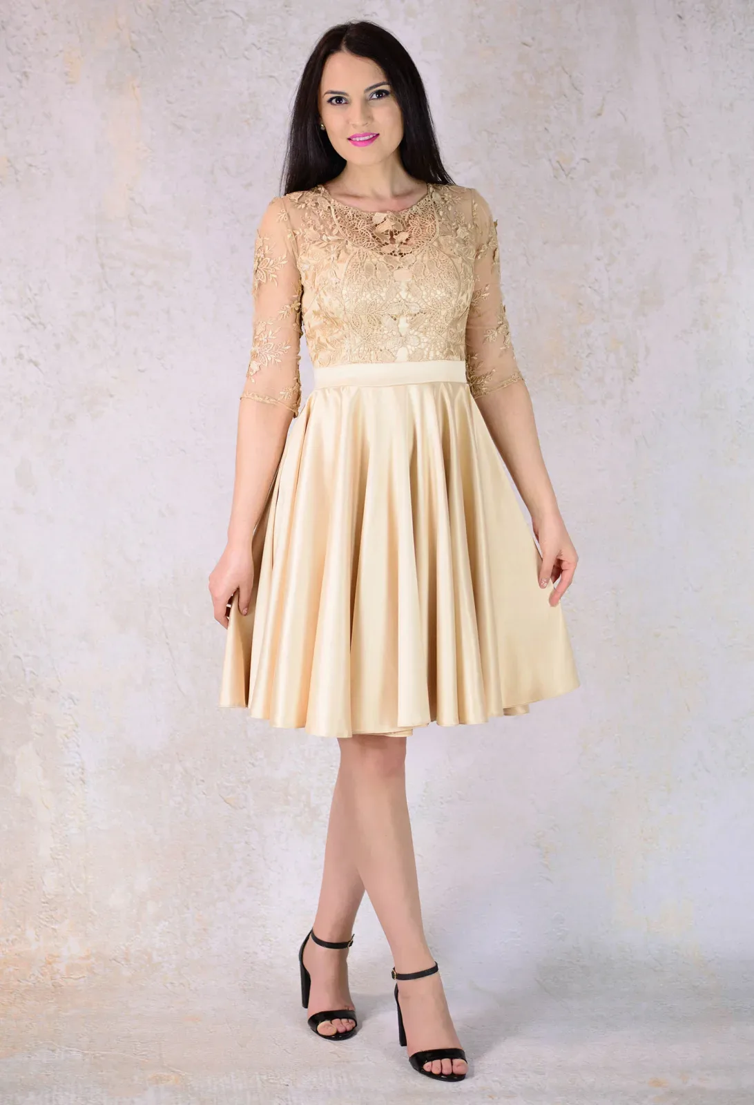 Rochie Ella Collection in Cloche din Tafta si Dantela Aurie